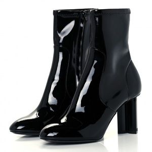 LOUIS VUITTON
Patent Uniformes Silhouette Ankle Boots 40 Black